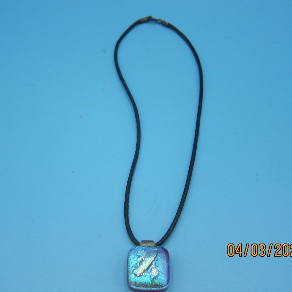 💥5/$10💥 Irridescent shimmer purple necklace choker black cord Pre-ow